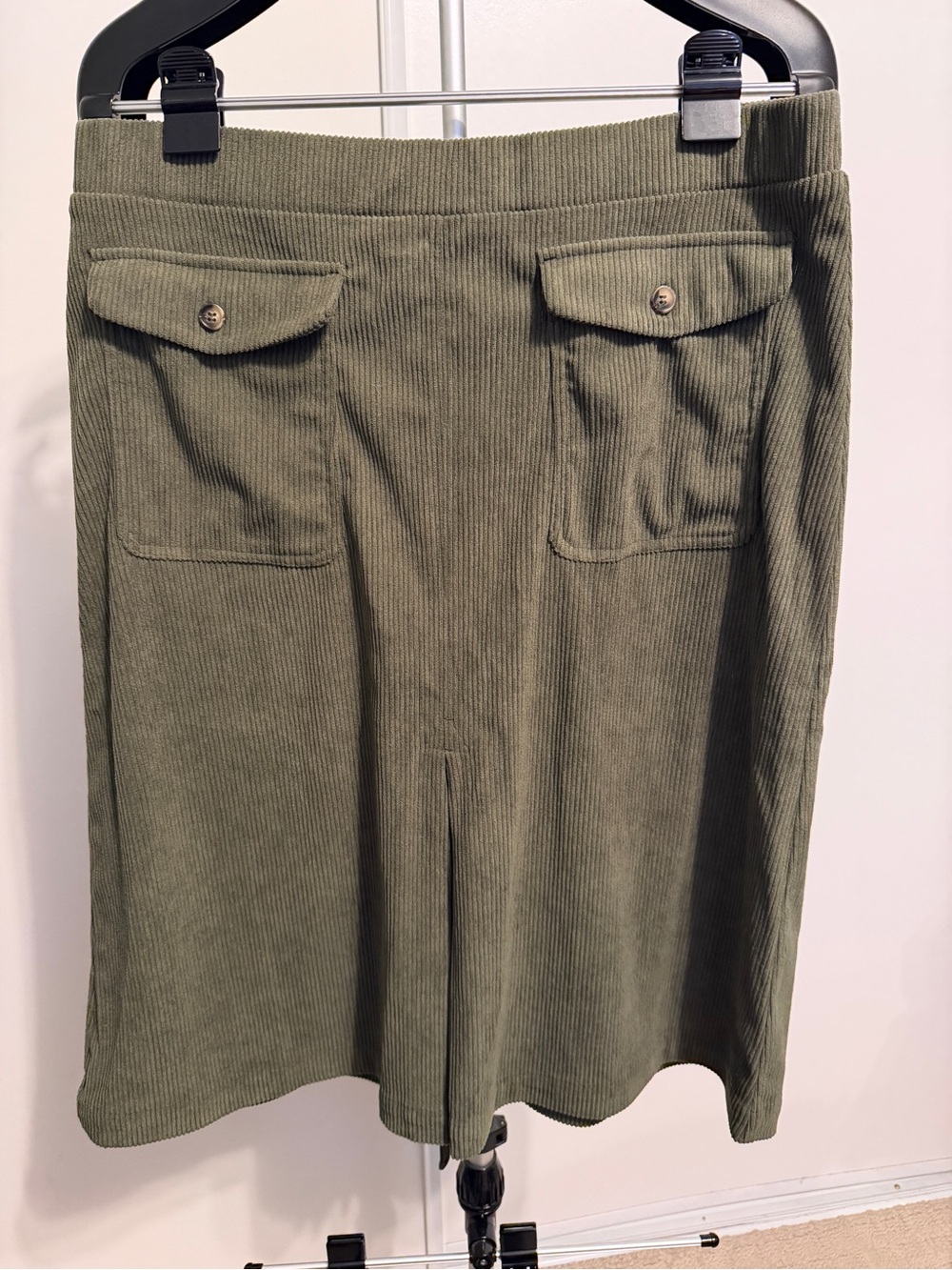 HALARA Olive Green Midi Skirt with Front Flap Pockets